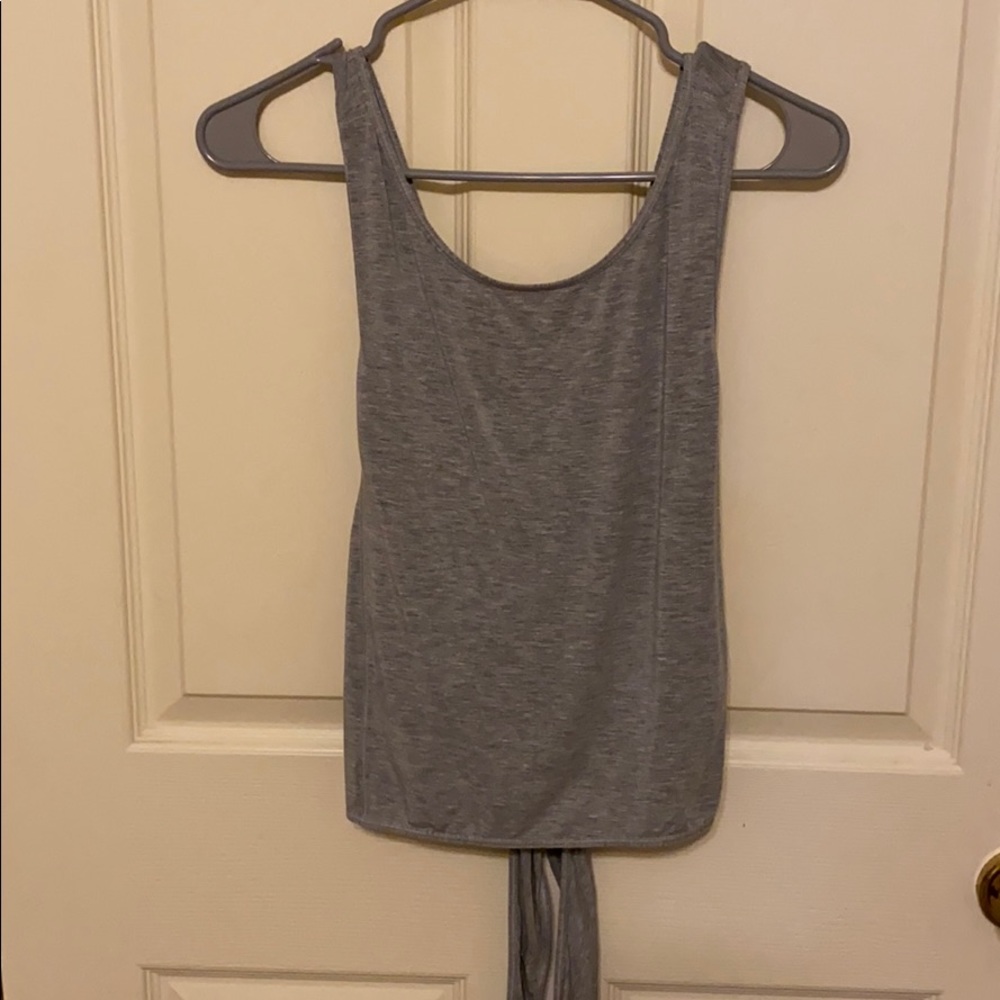 Cropped Lululemon tie up tank!